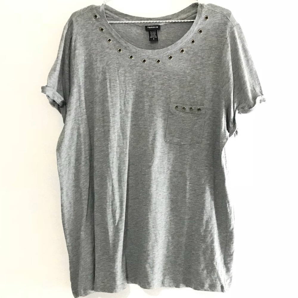 Gray tee with beautiful gold grommets! ❤️ NWT